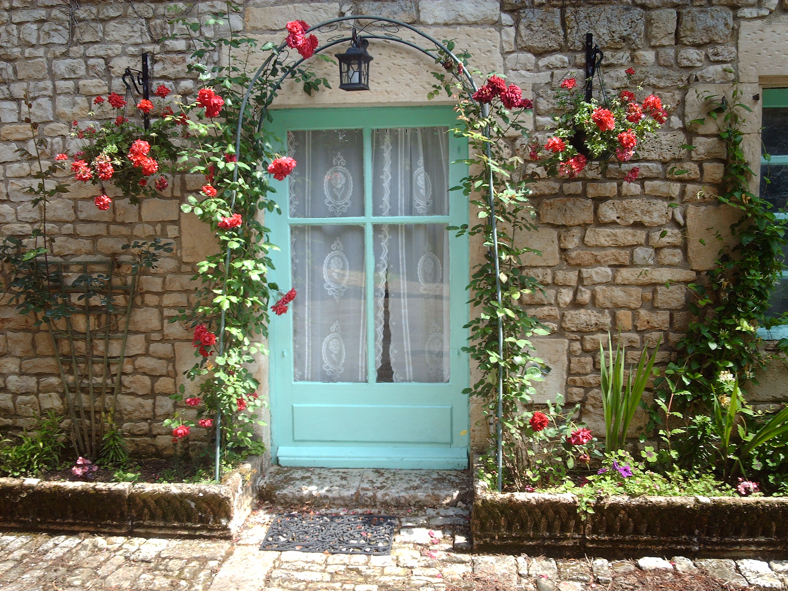 Cottage rose door